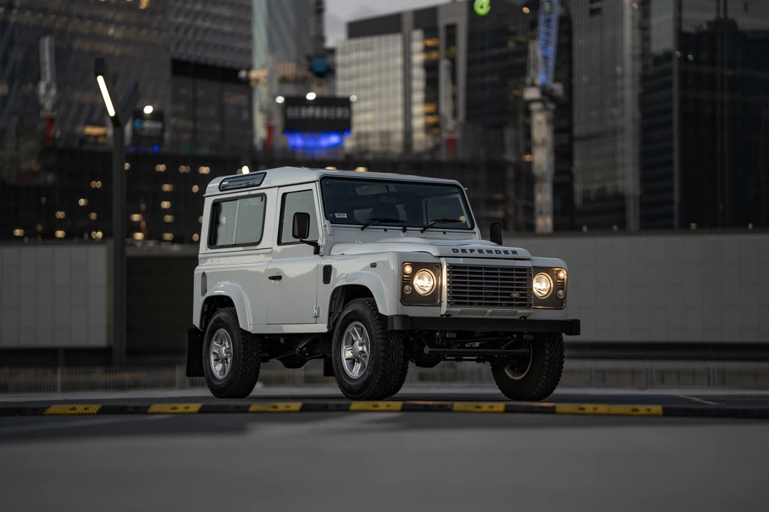 2015 Land Rover Defender 90 - Image 23 of 31
