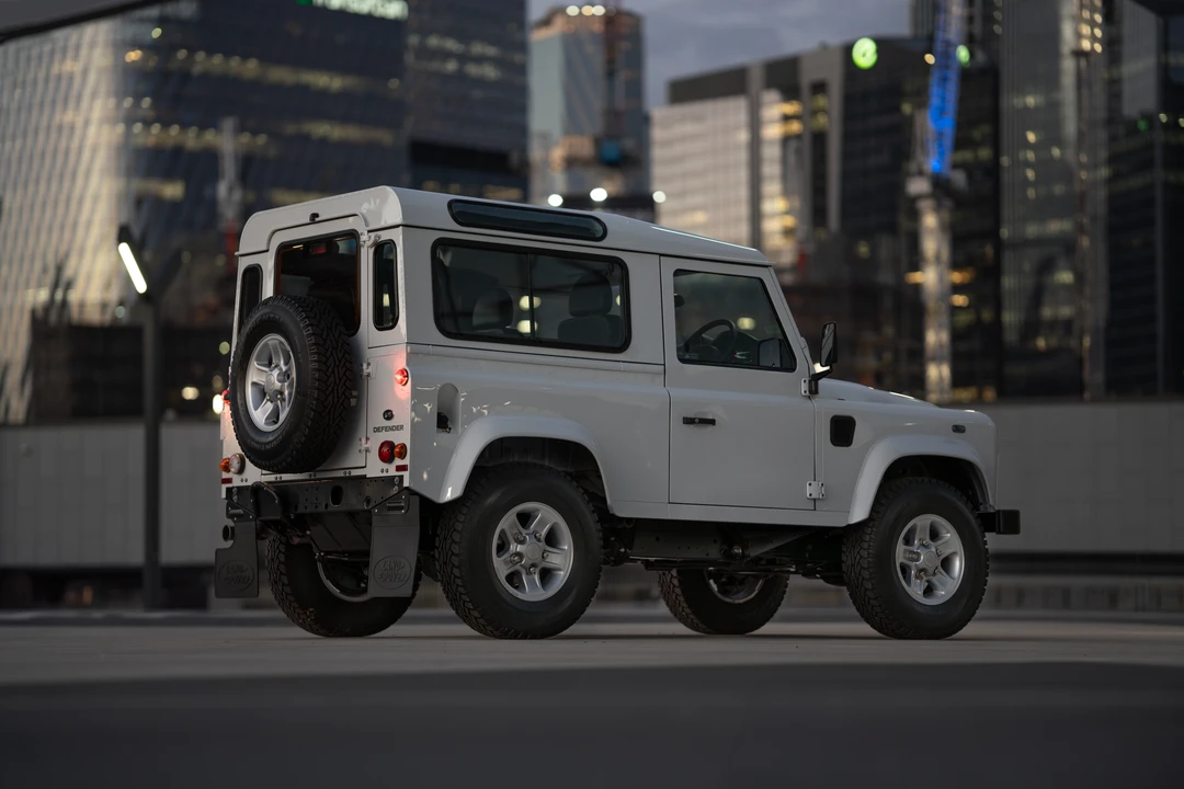 2015 Land Rover Defender 90 - Image 12 of 31