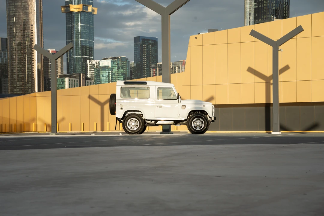 2015 Land Rover Defender 90 - Image 18 of 31