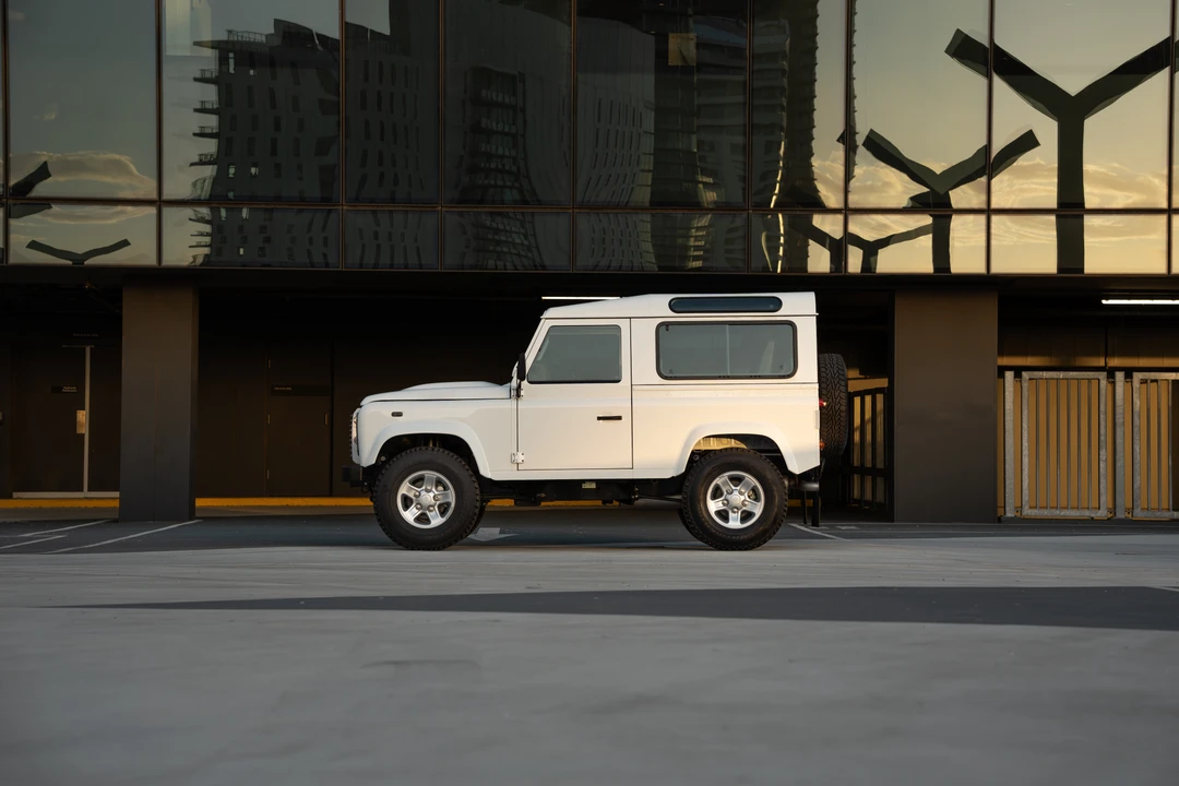 2015 Land Rover Defender 90 - Image 19 of 31