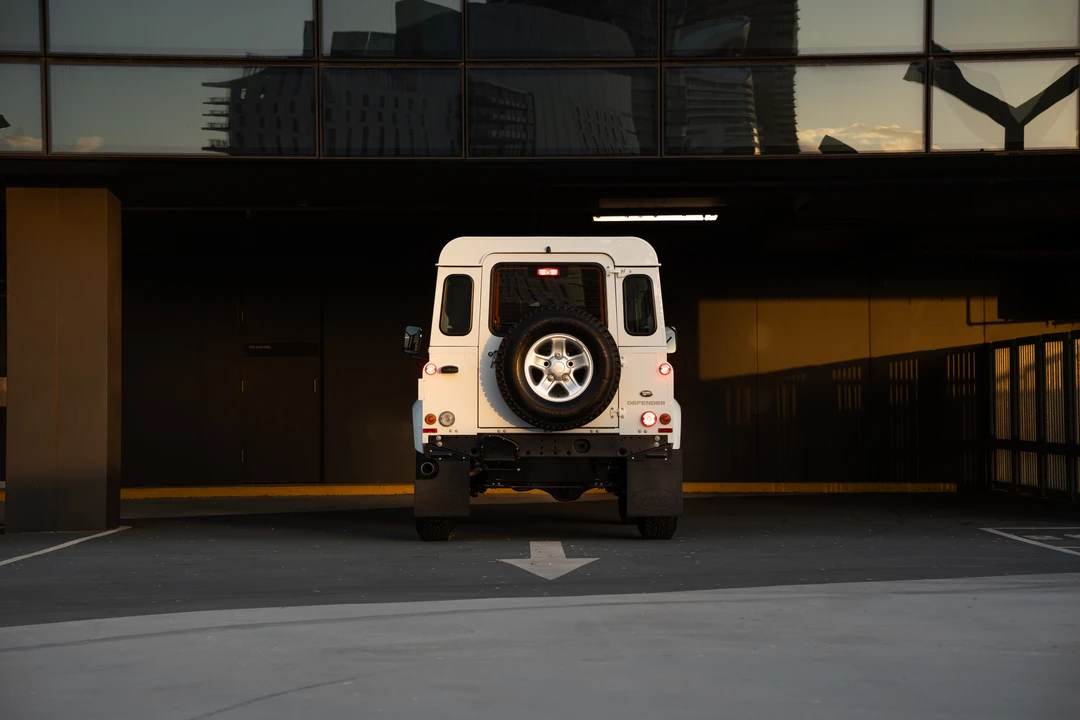 2015 Land Rover Defender 90 - Image 13 of 31