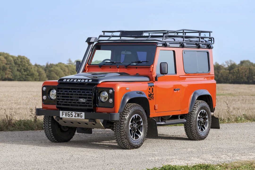 2016 Land Rover Defender 90 - Image 2 of 31