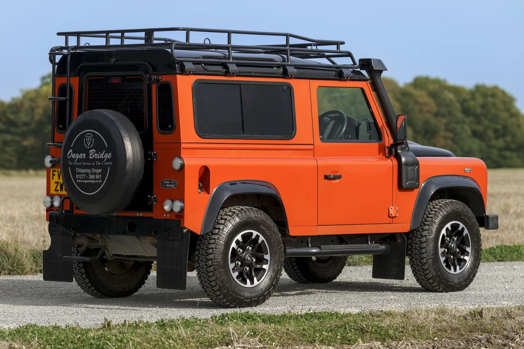 2016 Land Rover Defender 90 - Image 8 of 31