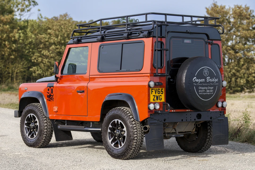 2016 Land Rover Defender 90 - Image 6 of 31