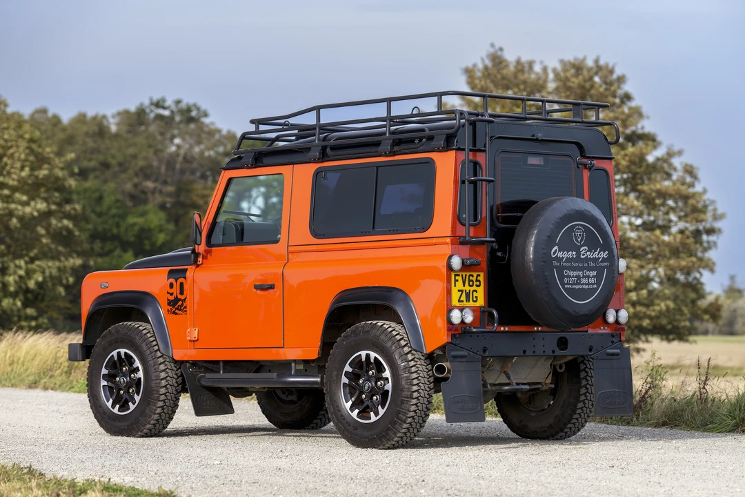 2016 Land Rover Defender 90 - Image 14 of 31