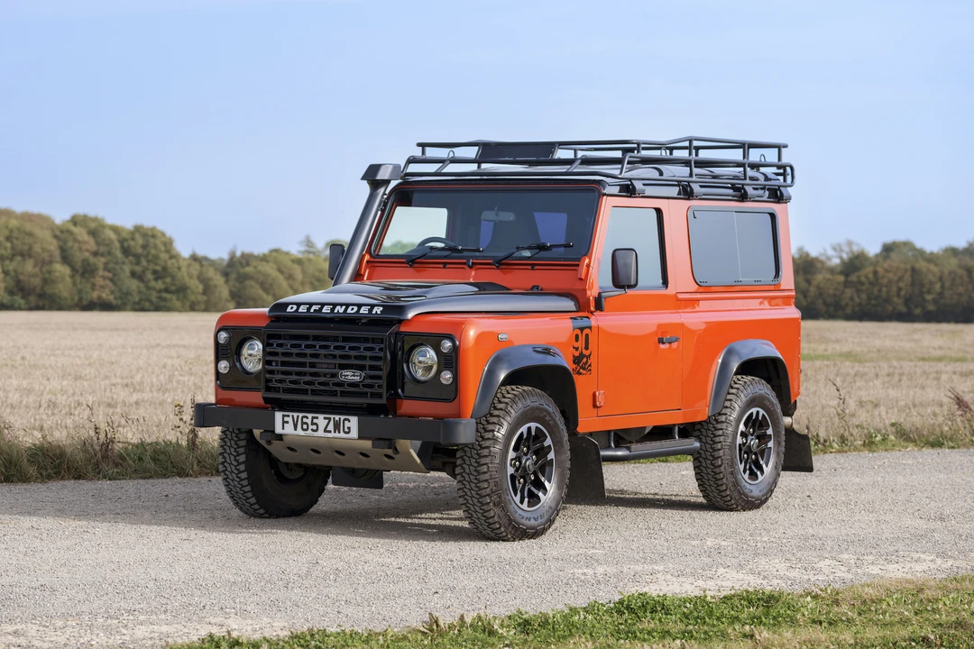 2016 Land Rover Defender 90 - Image 11 of 31