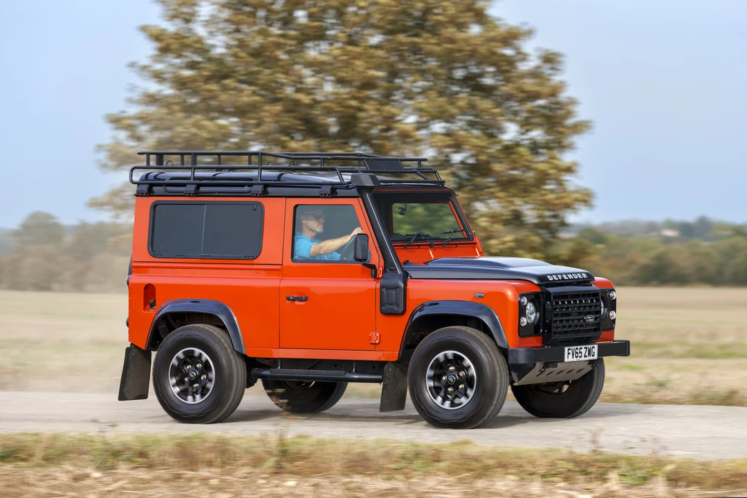 2016 Land Rover Defender 90 - Image 9 of 31