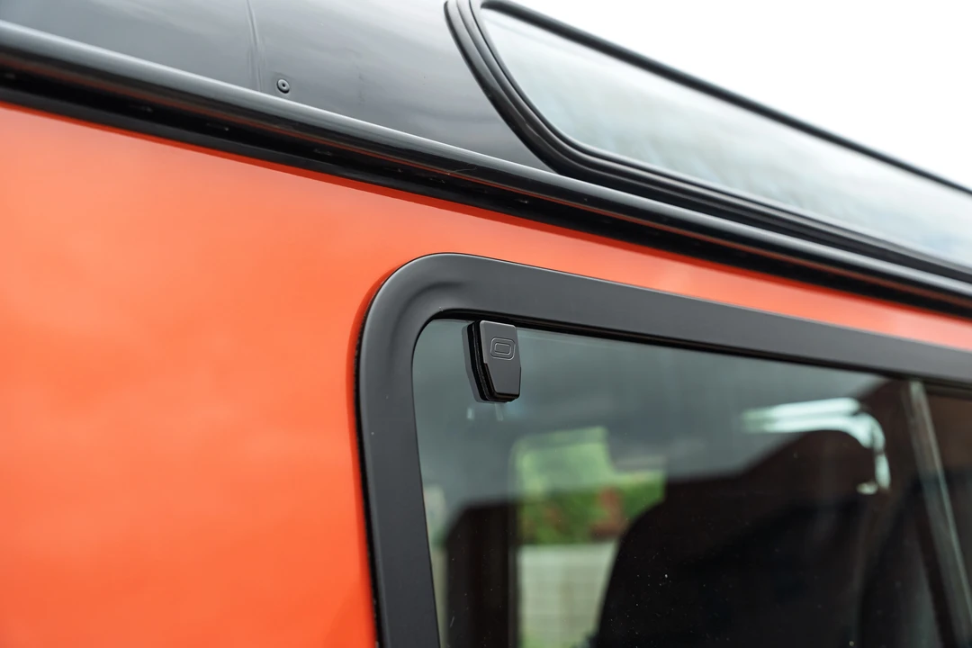 2016 Land Rover Defender 90 - Image 11 of 31