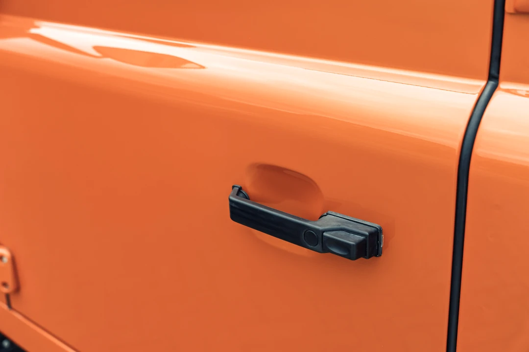 2016 Land Rover Defender 90 - Image 14 of 31