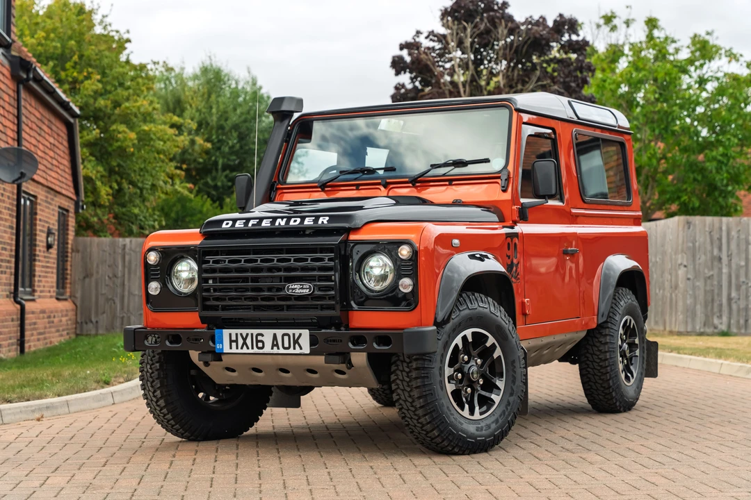 2016 Land Rover Defender 90 - Image 8 of 31