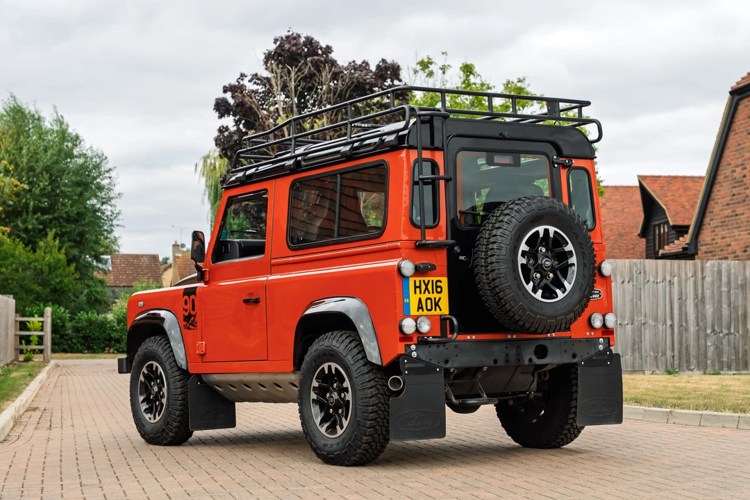 2016 Land Rover Defender 90 - Image 6 of 31