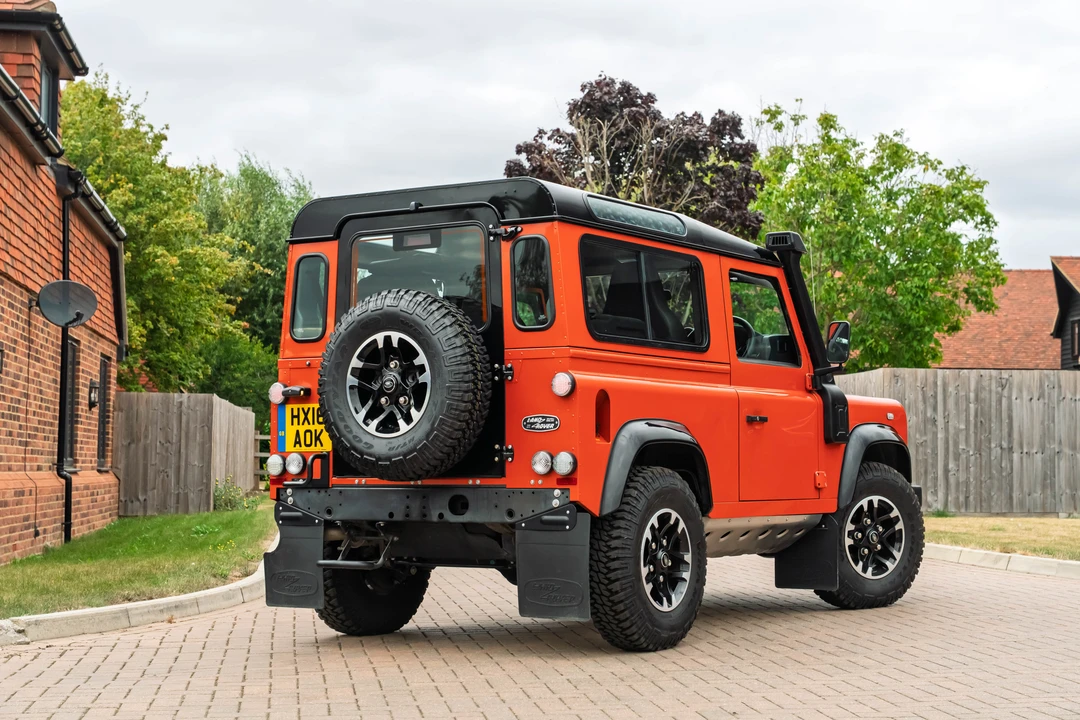 2016 Land Rover Defender 90 - Image 5 of 31