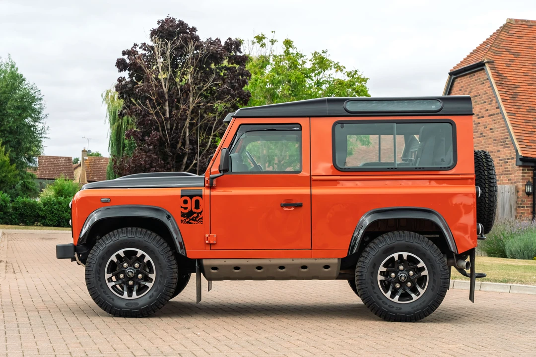 2016 Land Rover Defender 90 - Image 7 of 31