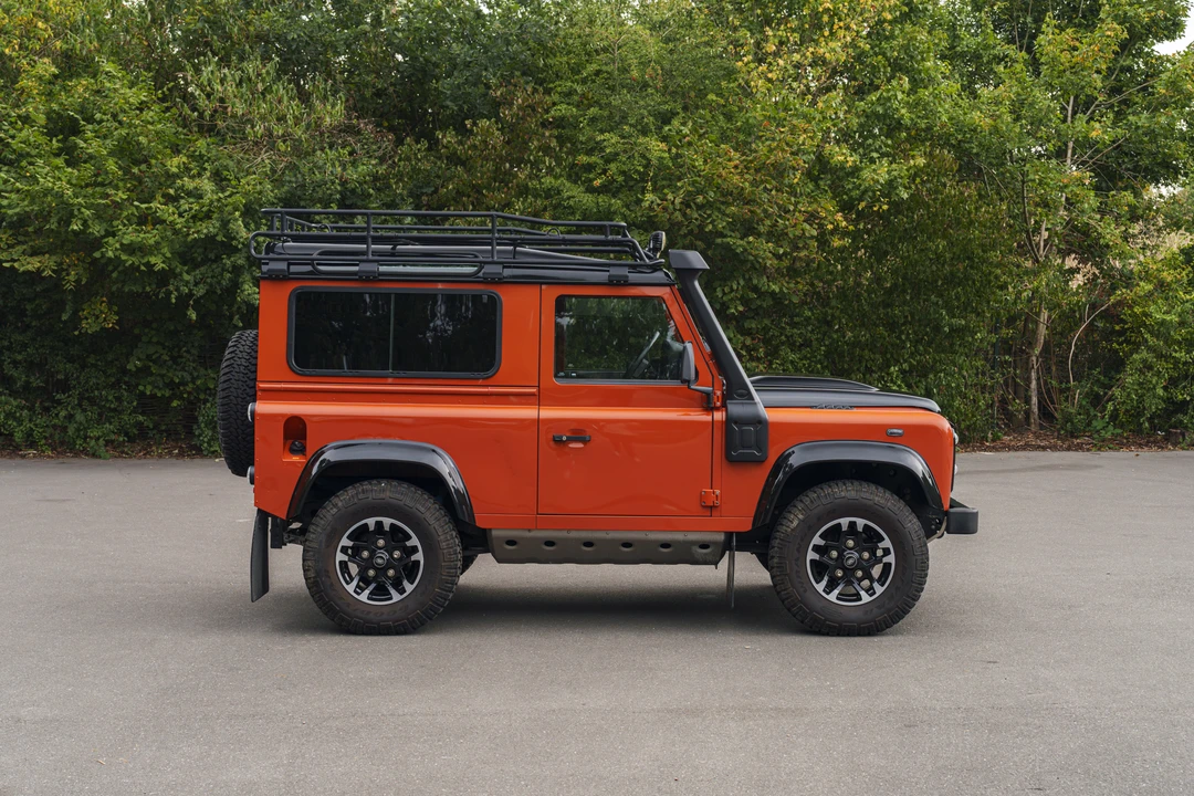 2016 Land Rover Defender 90 - Image 8 of 31