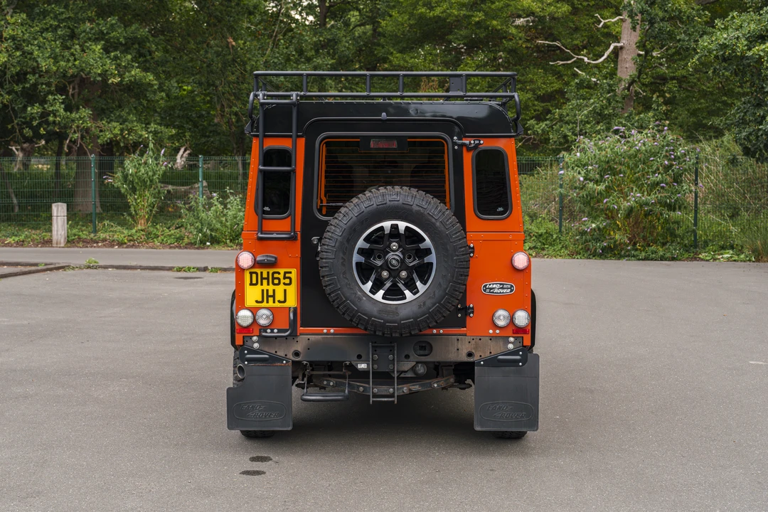 2016 Land Rover Defender 90 - Image 6 of 31