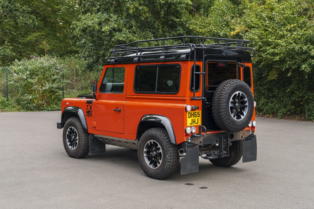 2016 Land Rover Defender 90 - Image 5 of 31