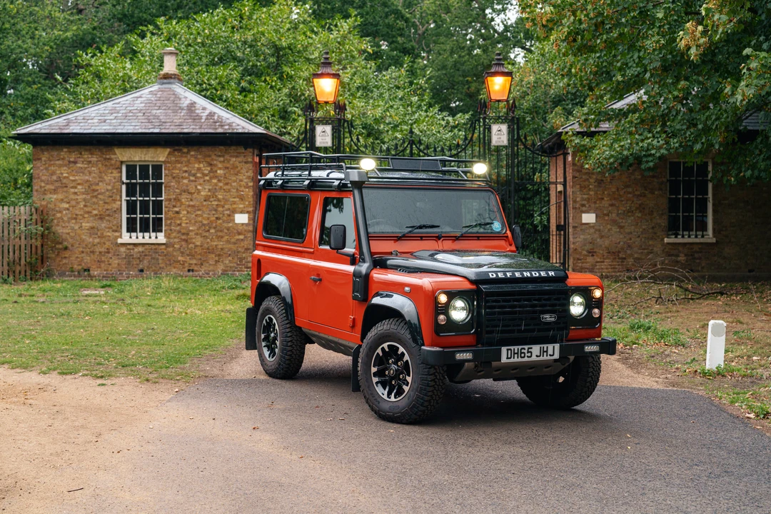 2016 Land Rover Defender 90 - Image 11 of 31
