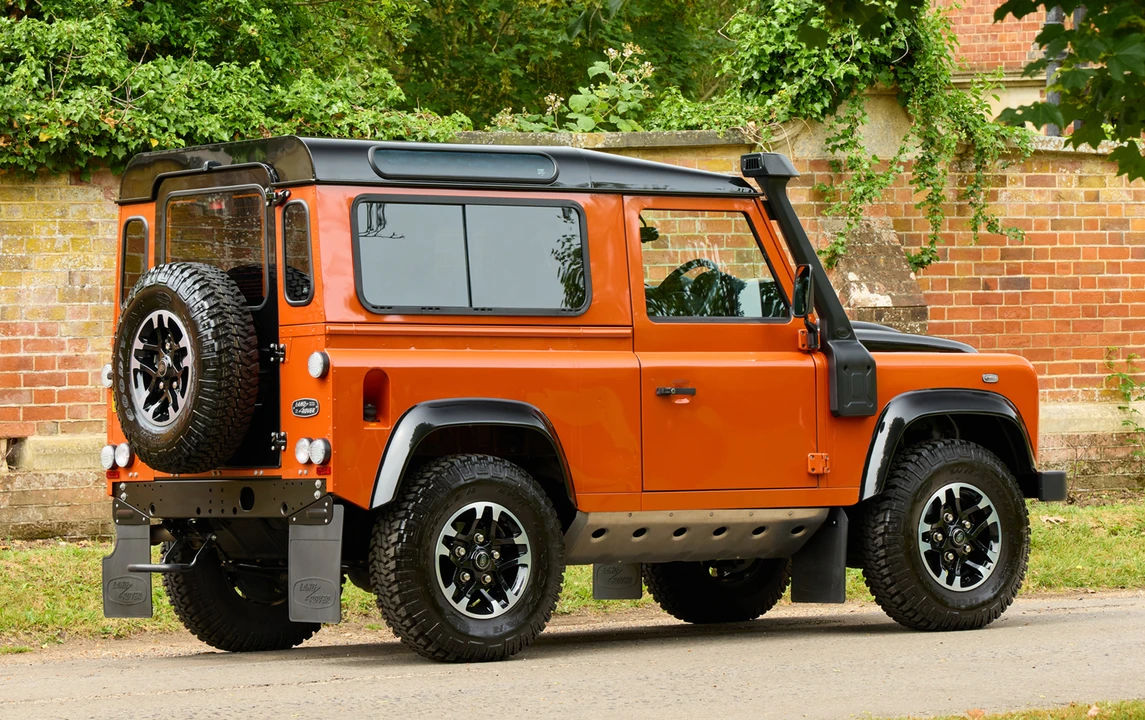 2016 Land Rover Defender 90 - Image 7 of 19