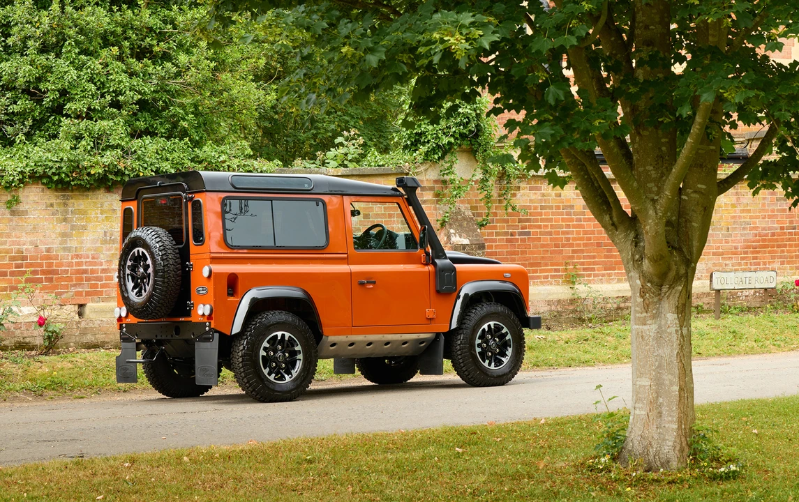 2016 Land Rover Defender 90 - Image 8 of 19