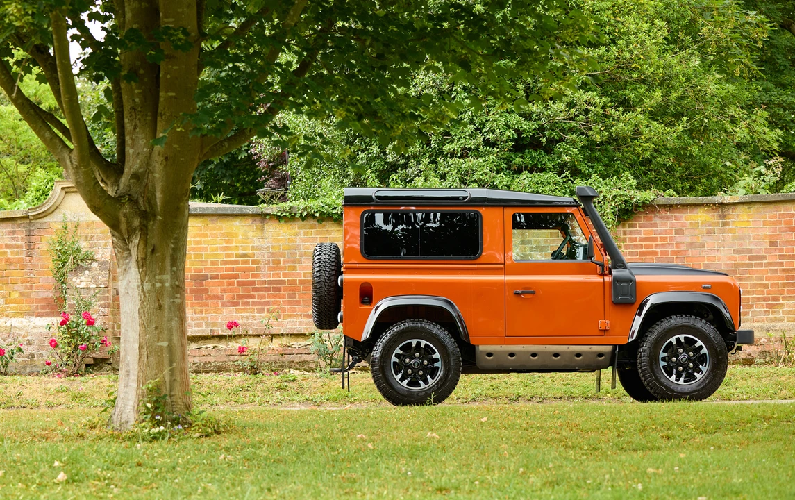 2016 Land Rover Defender 90 - Image 10 of 19