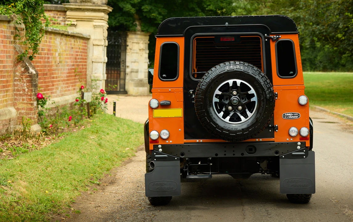 2016 Land Rover Defender 90 - Image 5 of 19