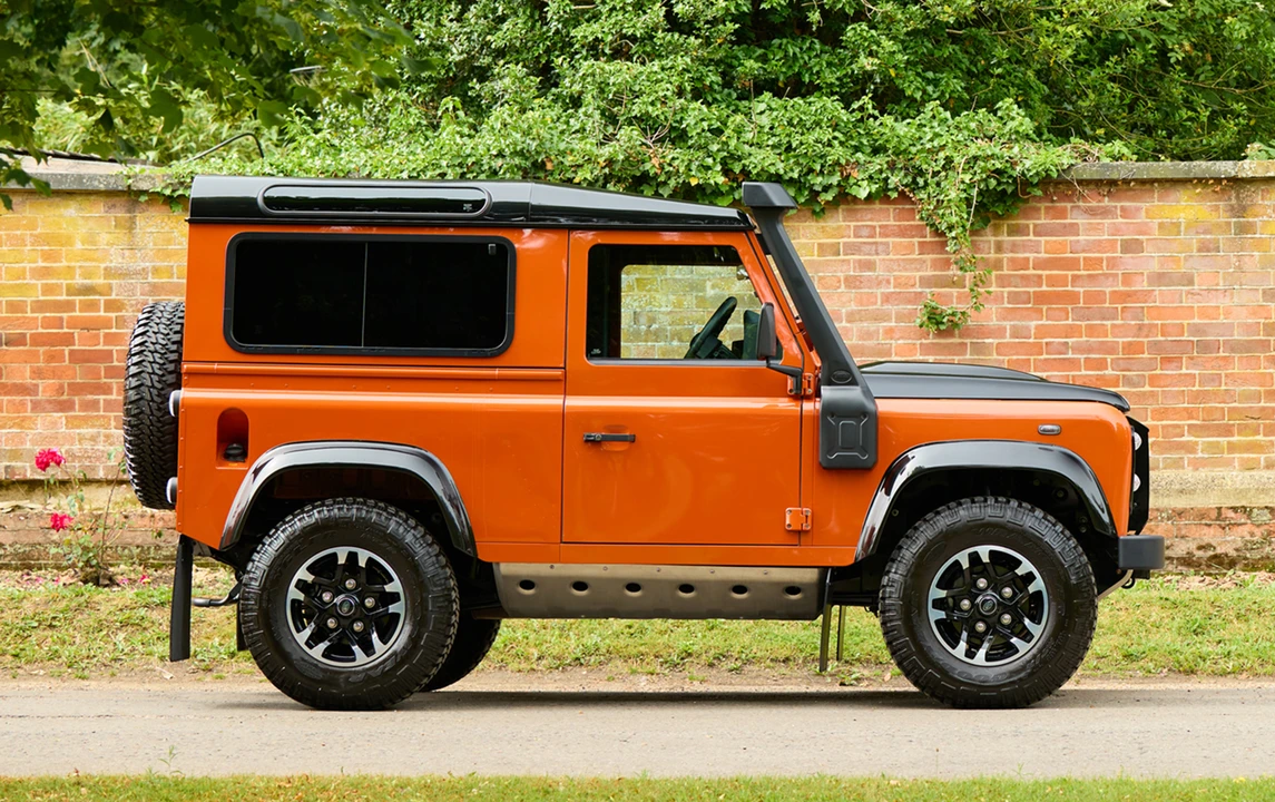 2016 Land Rover Defender 90 - Image 9 of 19