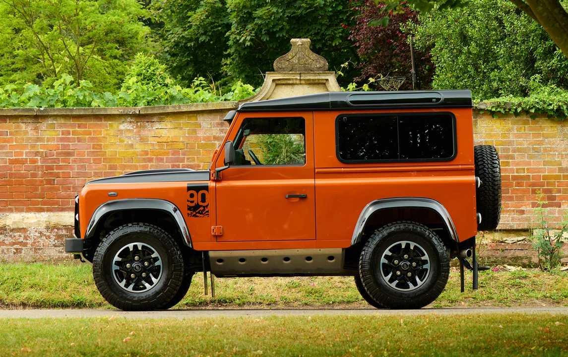 2016 Land Rover Defender 90 - Image 2 of 19