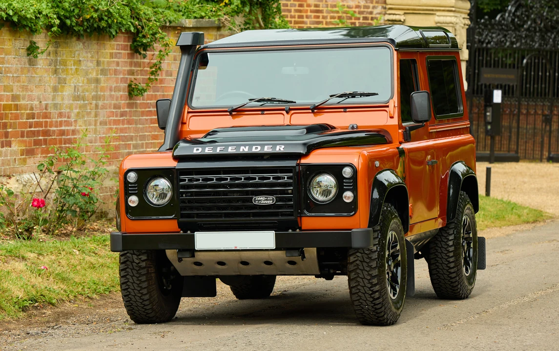 2016 Land Rover Defender 90 - Image 14 of 19