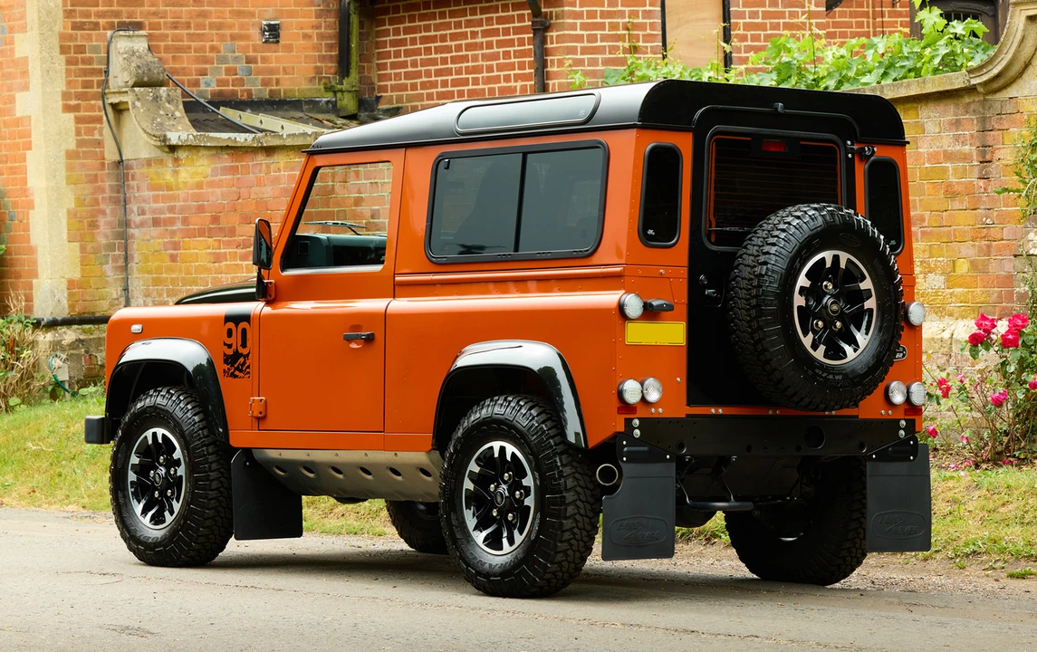 2016 Land Rover Defender 90 - Image 3 of 19