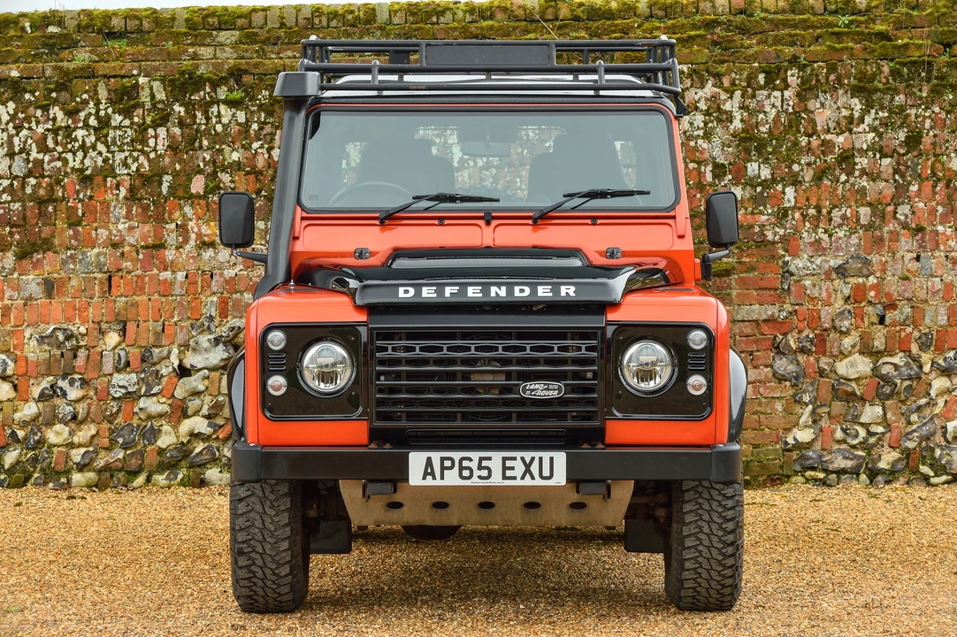 2016 Land Rover Defender 90 - Image 11 of 31
