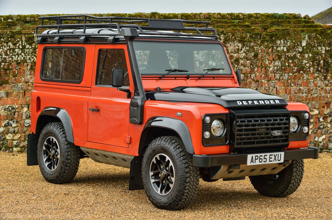 2016 Land Rover Defender 90 - Image 4 of 31