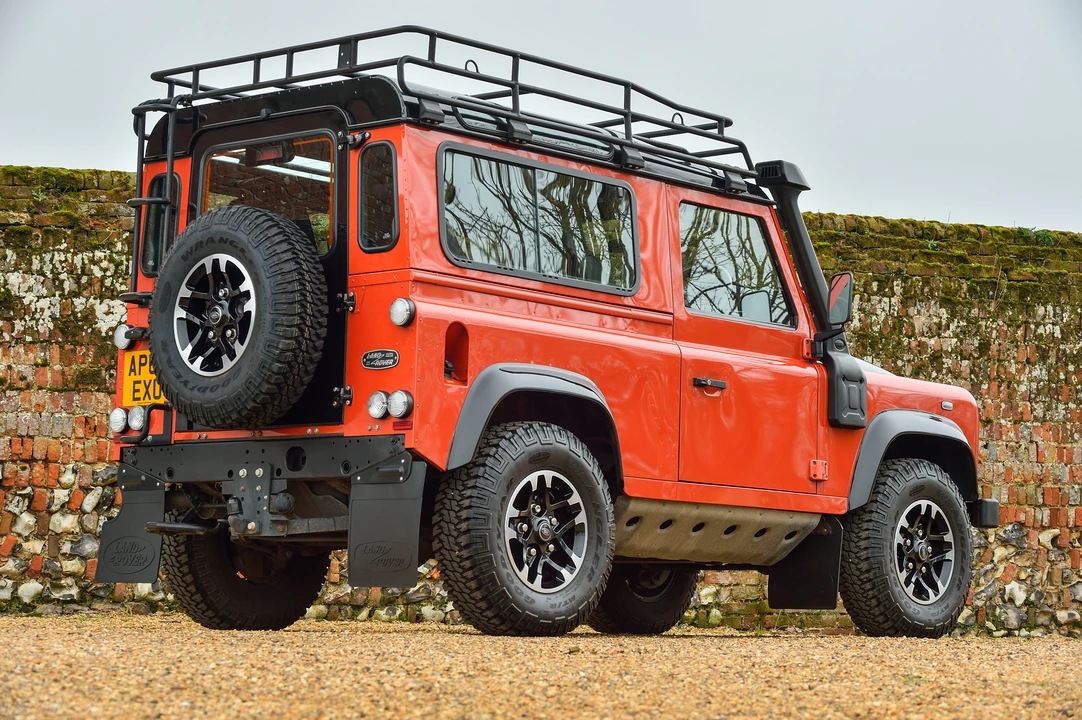 2016 Land Rover Defender 90 - Image 6 of 31