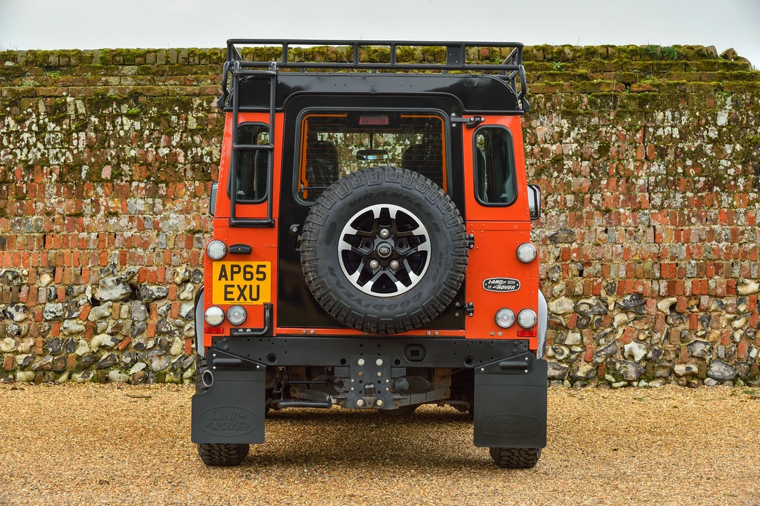 2016 Land Rover Defender 90 - Image 7 of 31