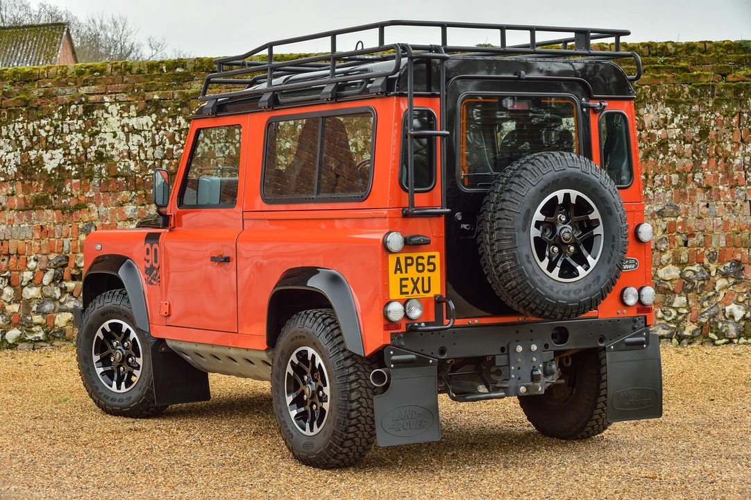 2016 Land Rover Defender 90 - Image 8 of 31