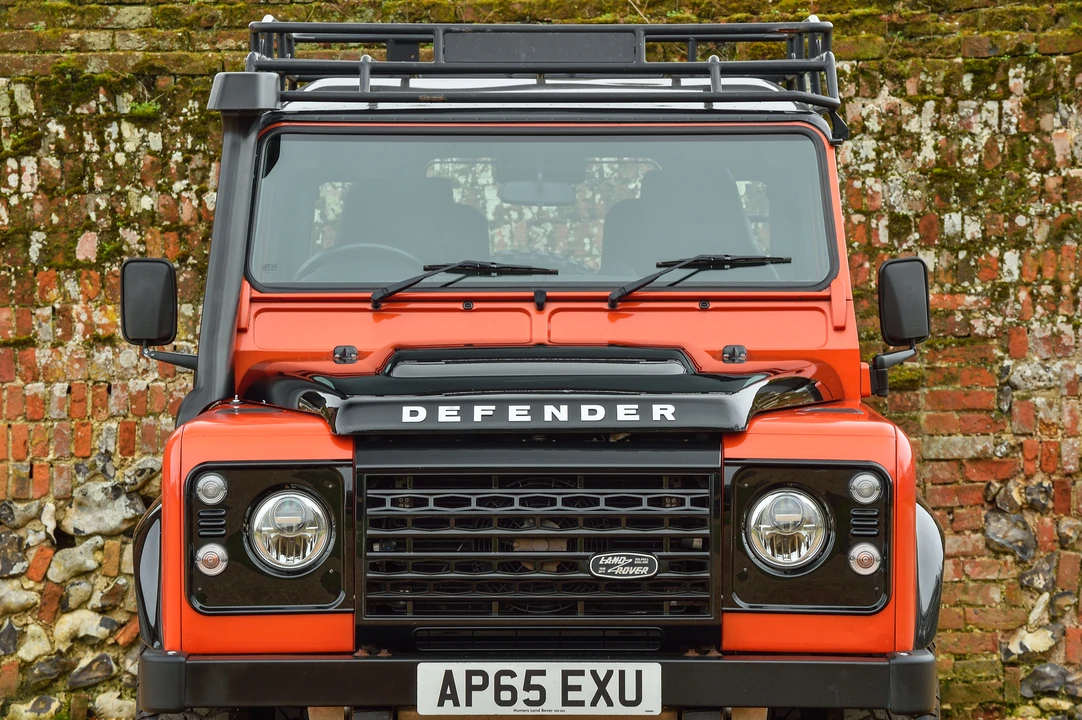 2016 Land Rover Defender 90 - Image 12 of 31