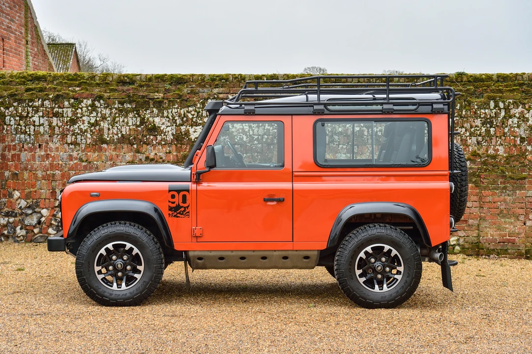 2016 Land Rover Defender 90 - Image 9 of 31