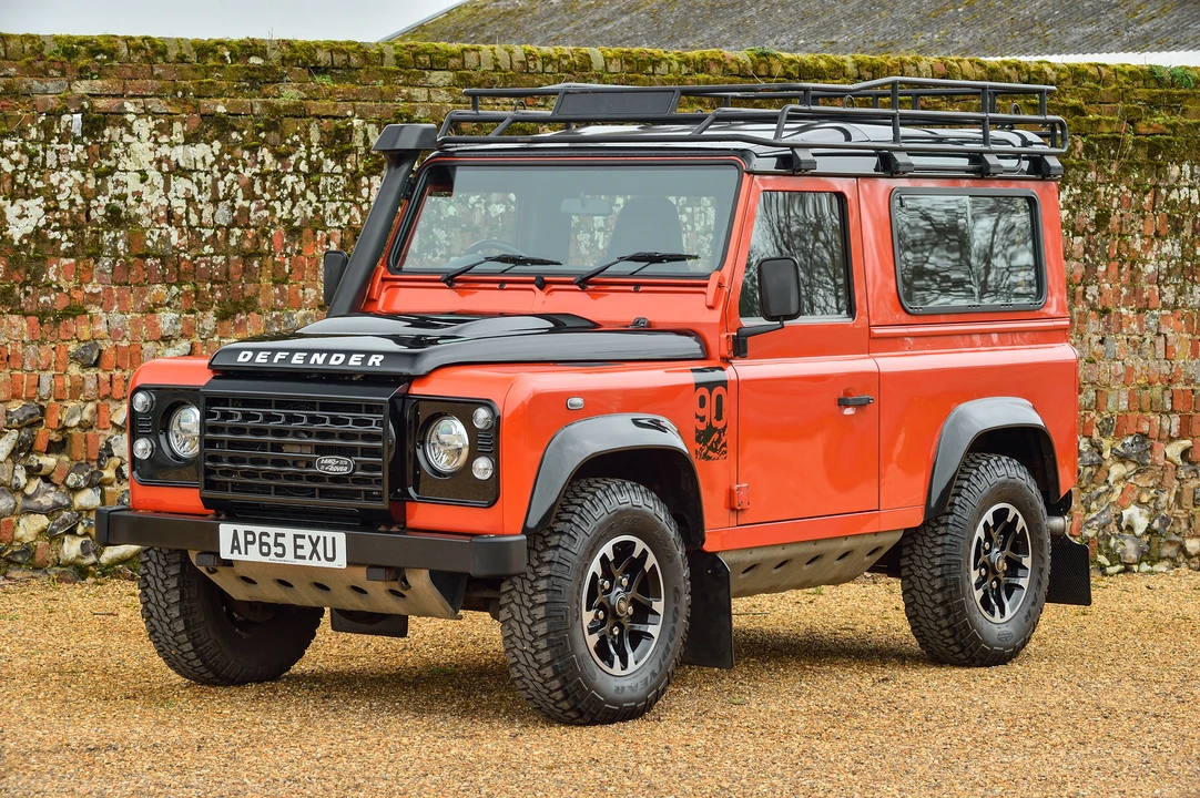 2016 Land Rover Defender 90 - Image 2 of 31