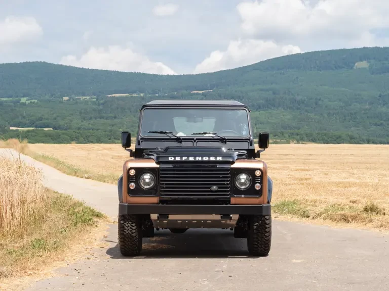 2016 Land Rover Defender 90 - Image 8 of 16