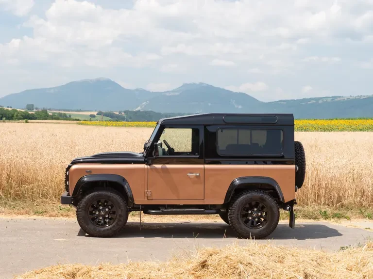 2016 Land Rover Defender 90 - Image 6 of 16