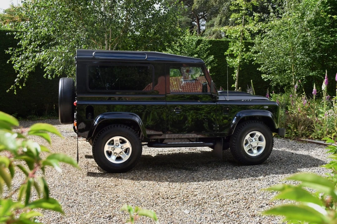 2016 Land Rover Defender 90 - Image 4 of 31