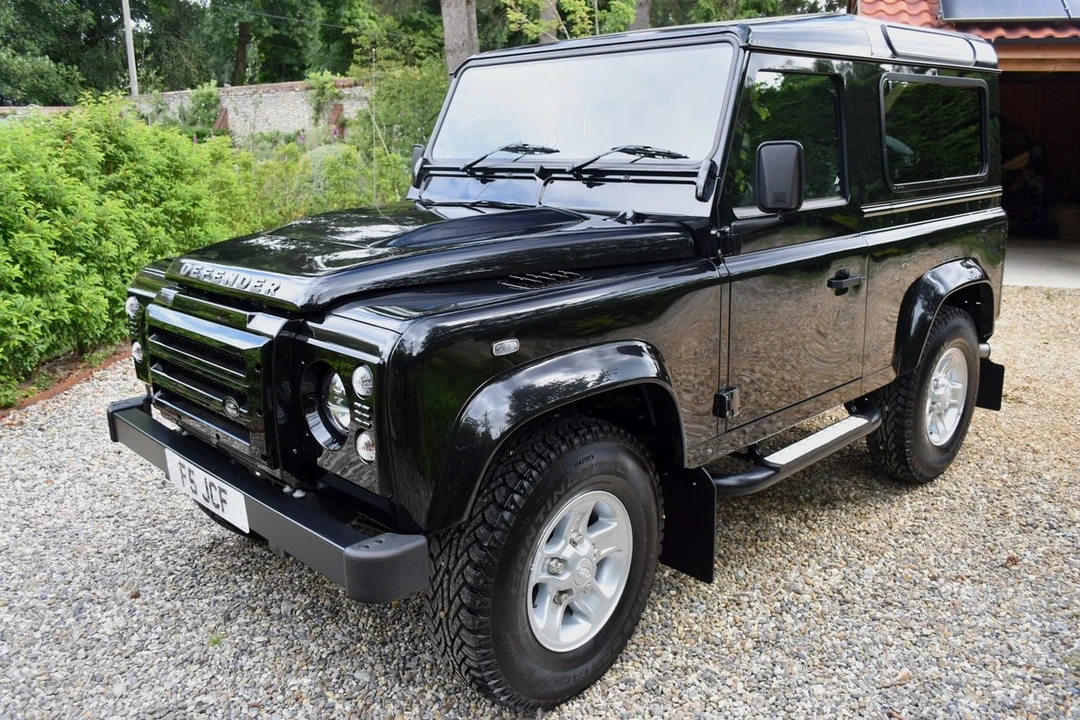 2016 Land Rover Defender 90 - Image 2 of 31