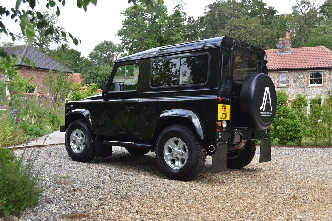2016 Land Rover Defender 90 - Image 10 of 31