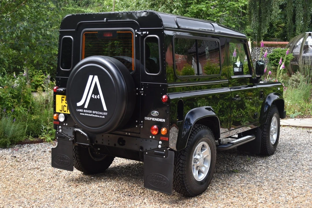 2016 Land Rover Defender 90 - Image 11 of 31