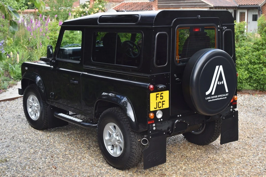 2016 Land Rover Defender 90 - Image 7 of 31