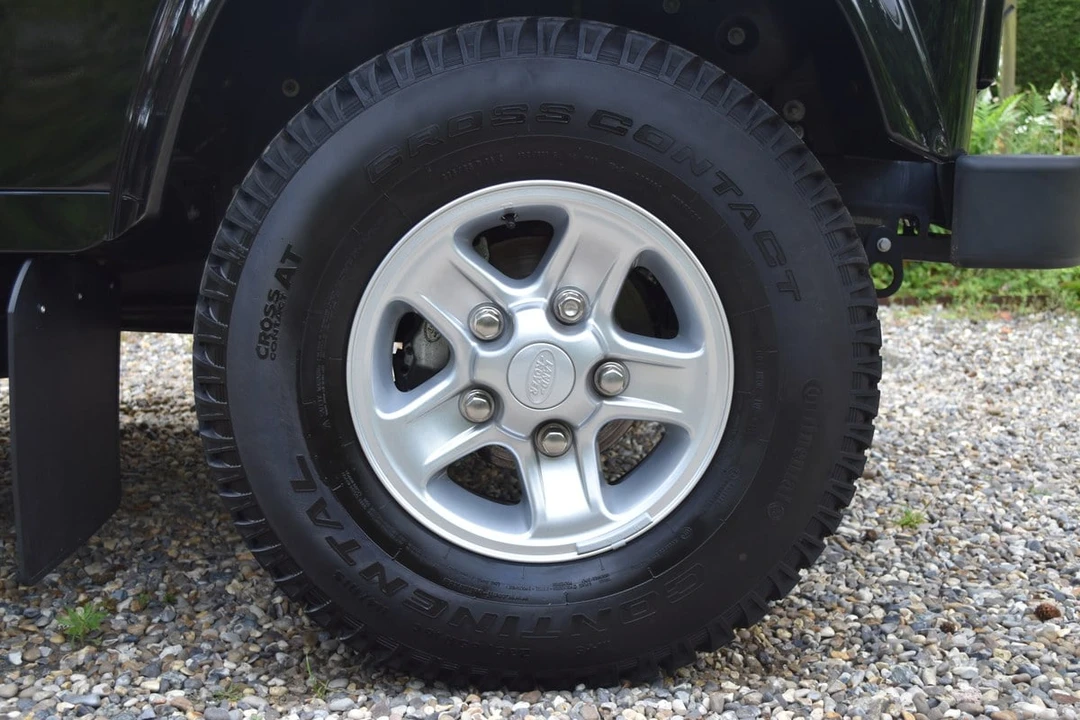 2016 Land Rover Defender 90 - Image 15 of 31