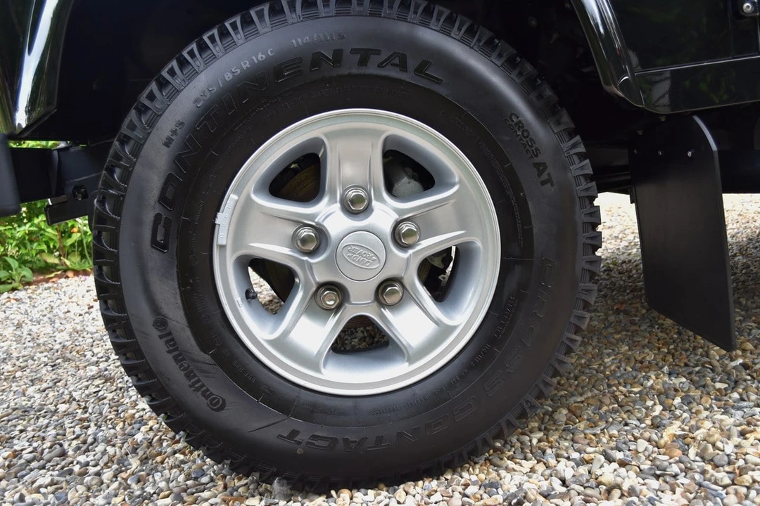 2016 Land Rover Defender 90 - Image 14 of 31