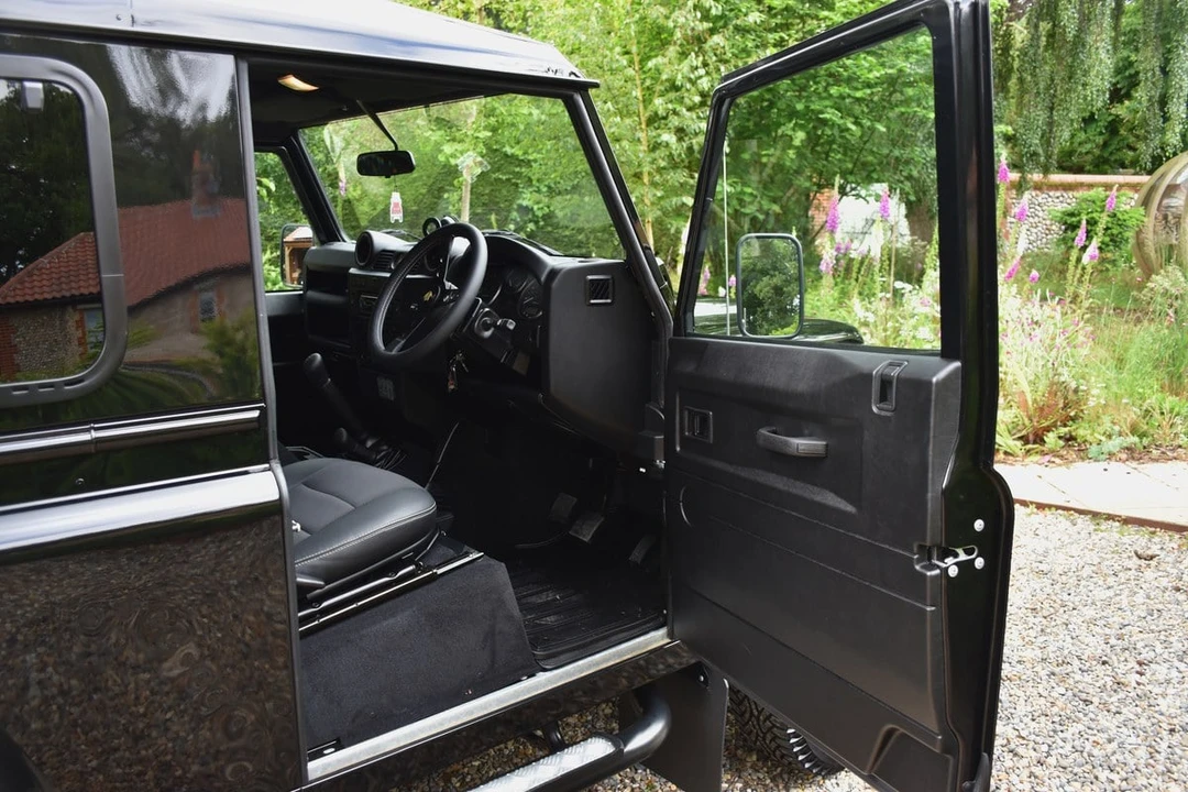 2016 Land Rover Defender 90 - Image 17 of 31