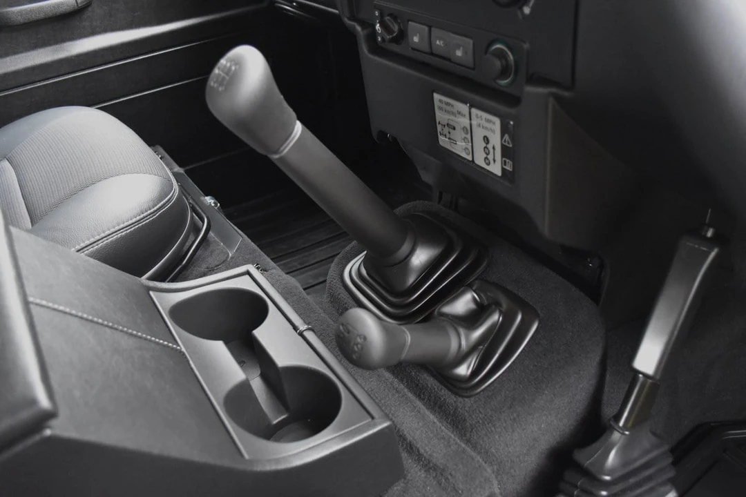 2016 Land Rover Defender 90 - Image 23 of 31
