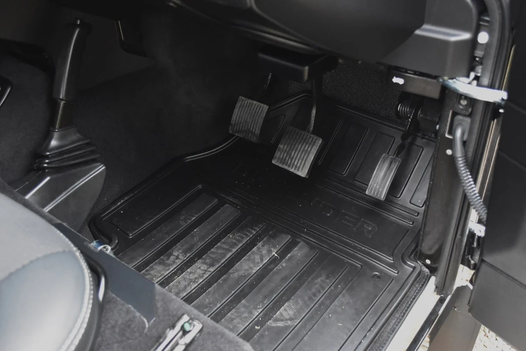 2016 Land Rover Defender 90 - Image 24 of 31