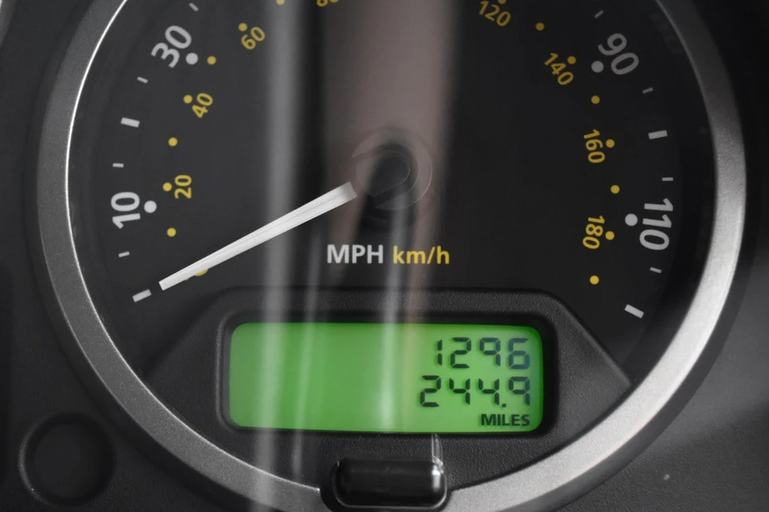 2016 Land Rover Defender 90 - Image 27 of 31